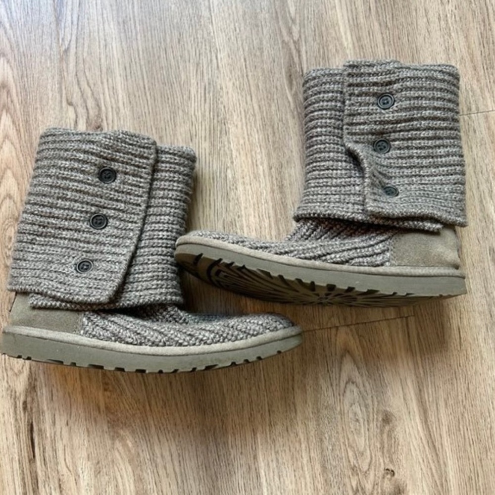UGG cardigan boots Size 6 - Picture 2 of 4